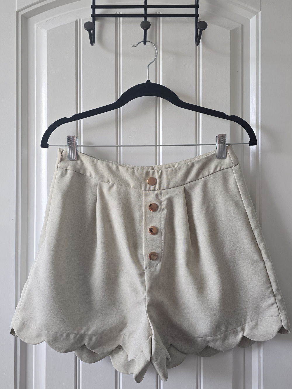 SHEIN Beige Scalloped Hem High Waist Shorts